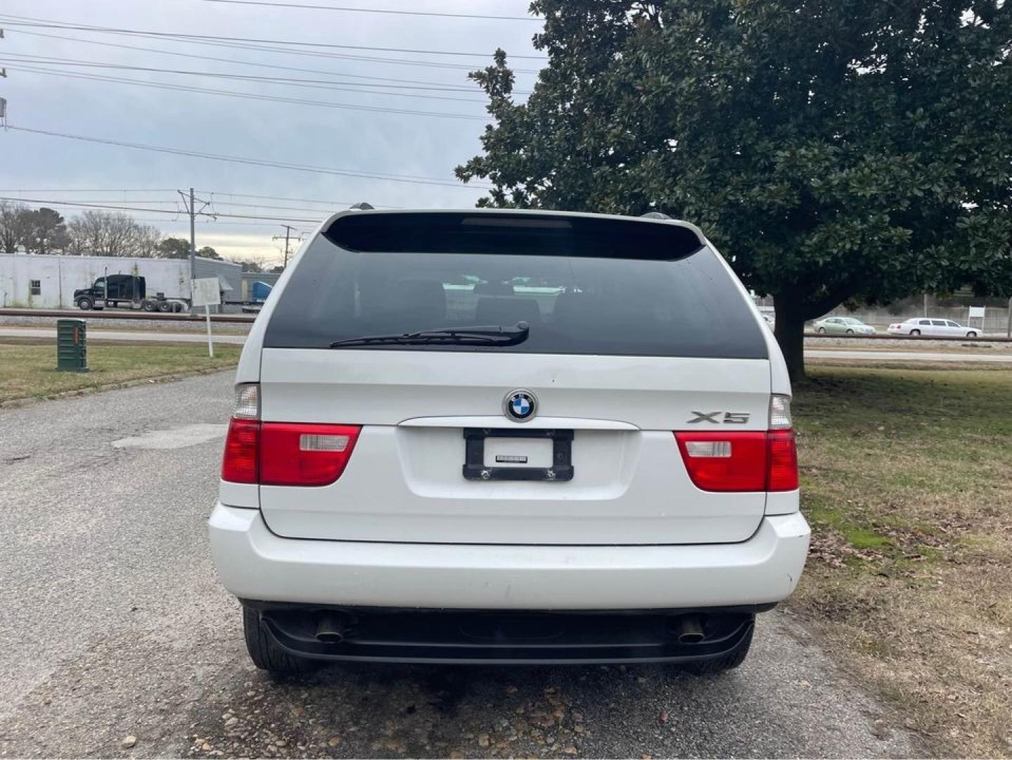 2004 WHITE /Black BMW X5 (5UXFA13514L) with an i6 3.0 engine, Automatic transmission, located at 5700 Curlew Drive, Norfolk, VA, 23502, (757) 455-6330, 36.841885, -76.209412 - Photo#6